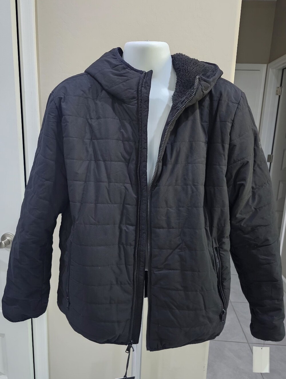 DKNY Men’s XL Black Sherpa Lined Hooded Quilted Puffer Jacket NWT